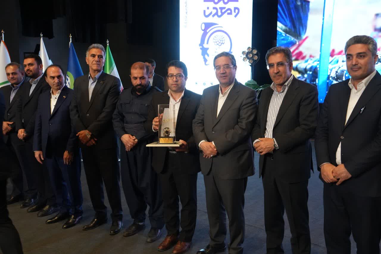 برگزاری آیین تجلیل از صنعتگران، معدنکاران و پیشکسوتان عرصه تولید در آذربایجانغربی